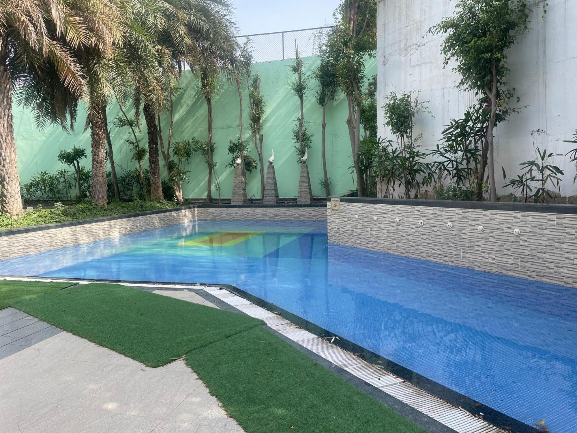 V Retreat Gurgaon Hotel Eksteriør billede
