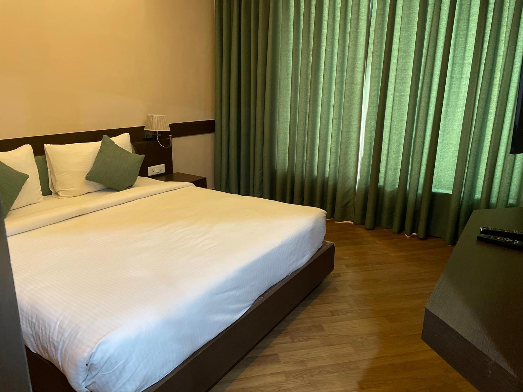 V Retreat Gurgaon Hotel Eksteriør billede