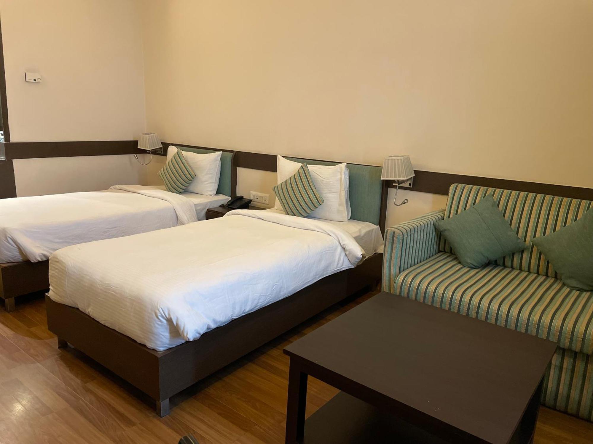 V Retreat Gurgaon Hotel Eksteriør billede